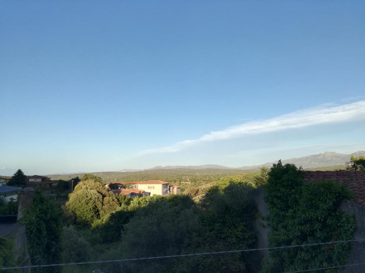 Monti Di Bo Daire Aggius Dış mekan fotoğraf